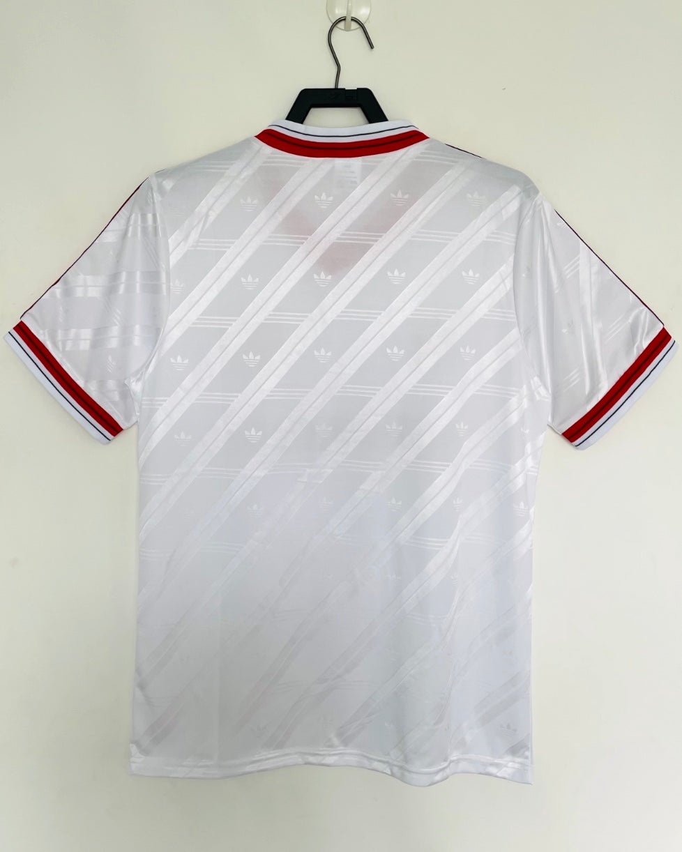 Manchester United away 86/88