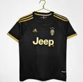 Juventus third 15/16