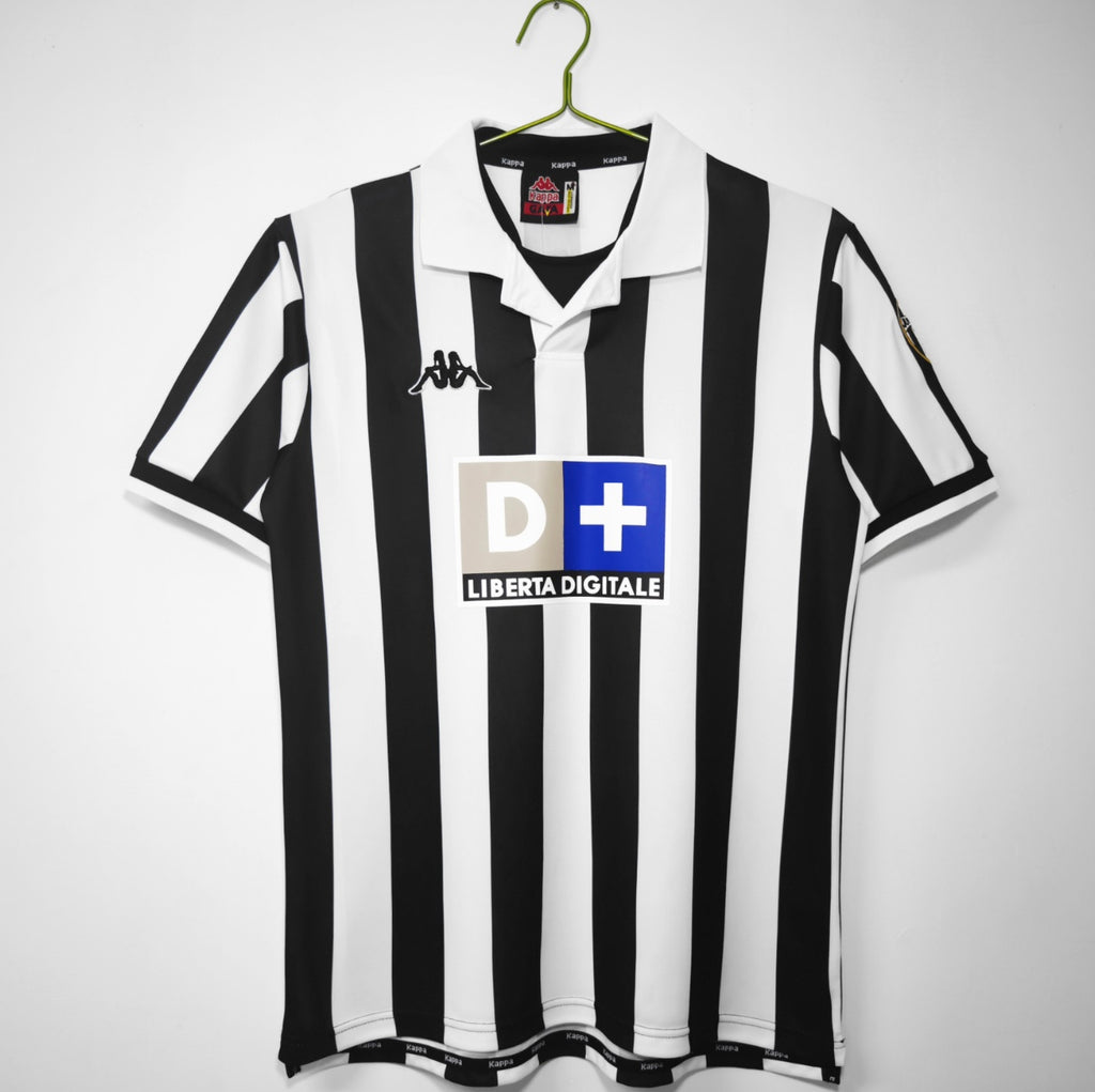 Juventus home 98/99