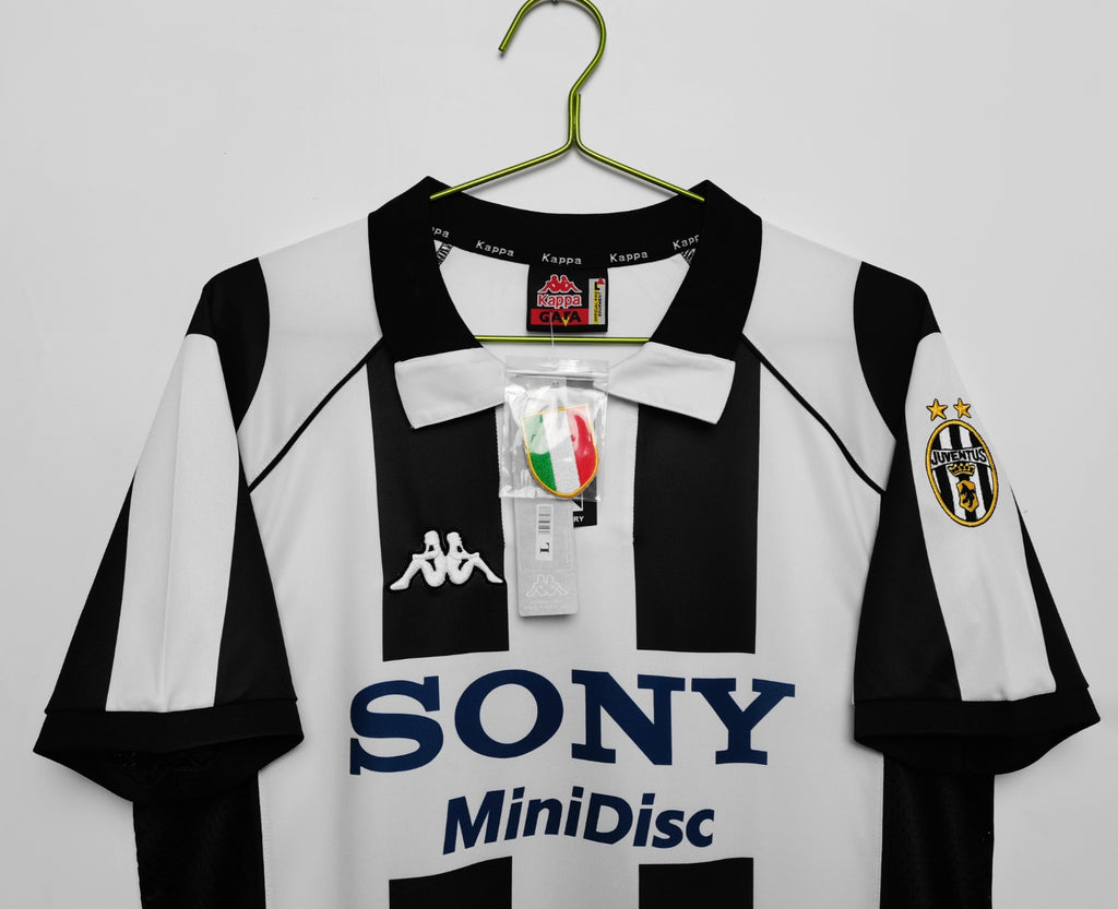Juventus home 97/98