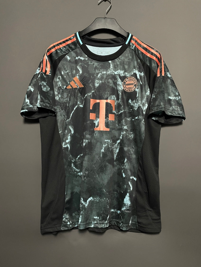 Bayern München away 24/25