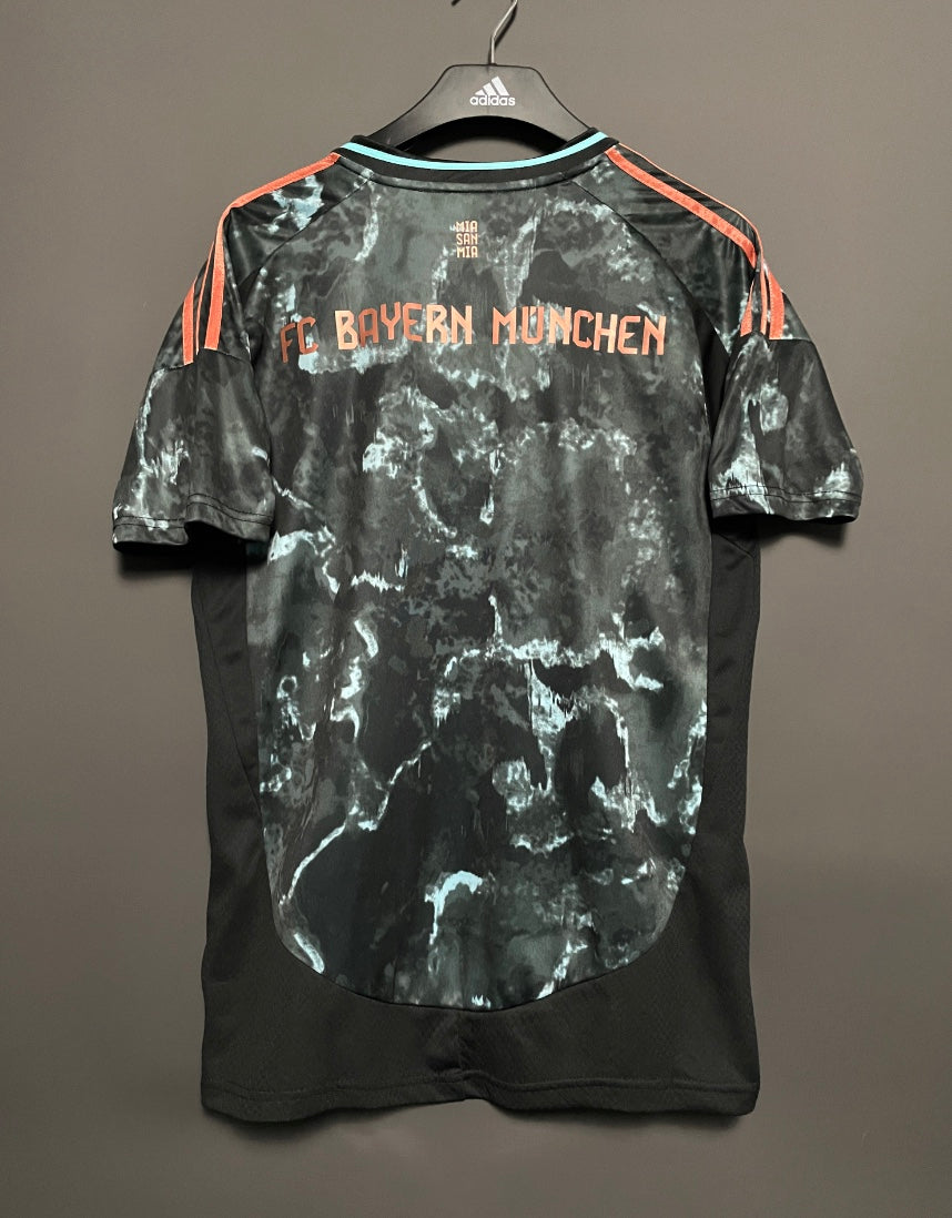 Bayern München away 24/25