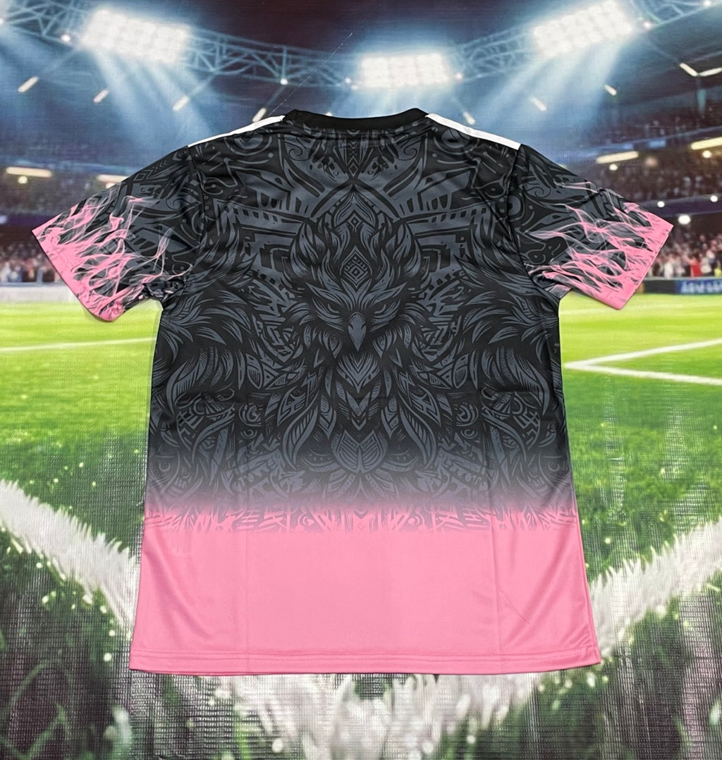 Liverpool ´pink bird´ special 25/26