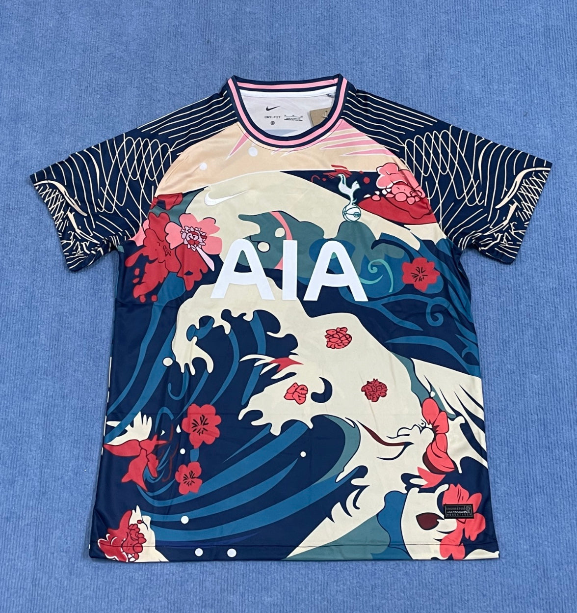 Tottenham ´waves´ special edition